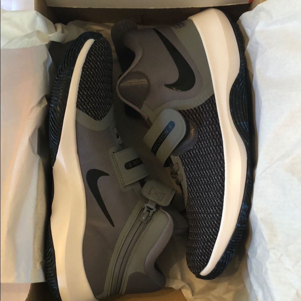 Nike Air Precision II Flyease 4E